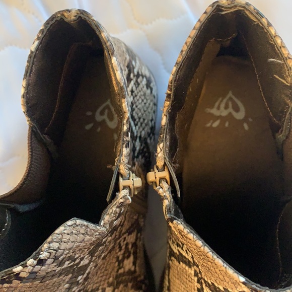 Justice snake skin booties - Picture 2 of 3